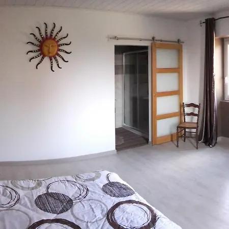 Semesterbostad La Pomadarie Villeneuve-sur-Vere